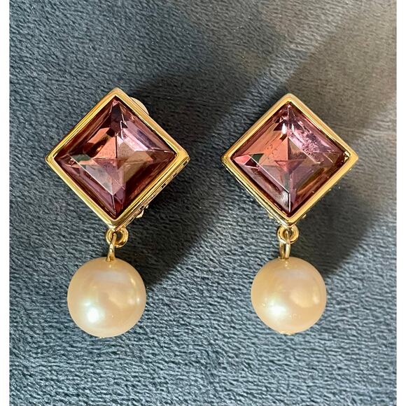 Vintage Givenchy Purple Pearl Drop Clip Earrings 80s 90s Gold Tone Clips 4G Logo - Picture 1 of 9
